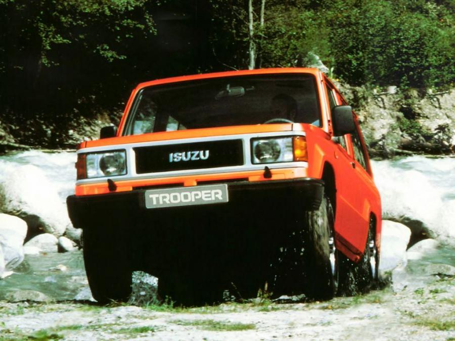  Isuzu Trooper 2-Door 1986 года  (фото 4 из 4)